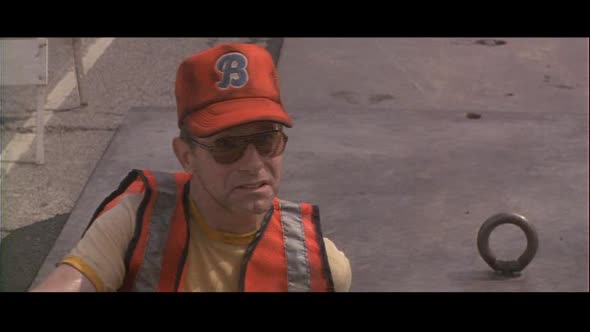Náhled Volny.pad.1993.AC3.DVDRip.XviD.CZdab.avi (8)