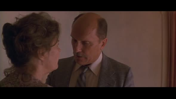 Náhled Volny.pad.1993.AC3.DVDRip.XviD.CZdab.avi (9)