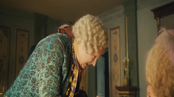 Náhled Les.Visiteurs.La.Révolution.2016.480p.BDRip.XviD.AC3.CZ.avi (8)
