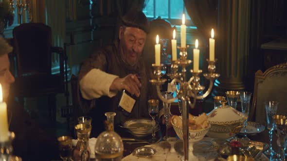 Náhled Les.Visiteurs.La.Révolution.2016.480p.BDRip.XviD.AC3.CZ.avi (9)