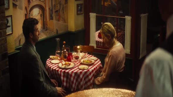 Náhled Bridget.Jones.Baby.2016.1080p.WEB-DL.H264.AC3.mkv (7)