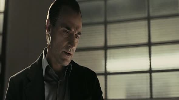 Náhled RocknRolla-(CZ).avi (10)