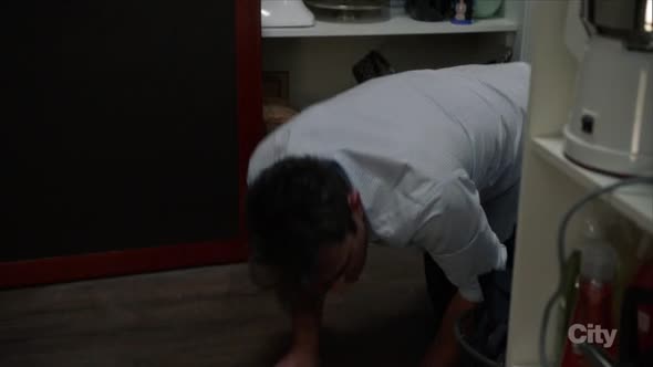 Náhled Modern.Family.S08E02.HDTV.x264-KILLERS.mkv (1)