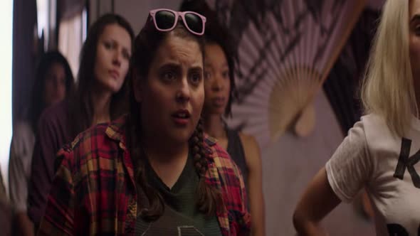 Náhled Neighbors.2.Sorority.Rising.2016.BRRip.XviD.AC3.CZ-WeeR.avi (7)