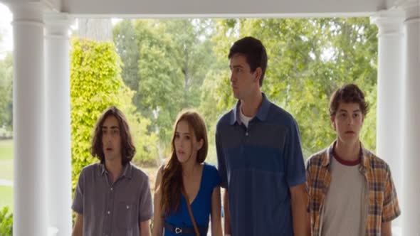 Náhled Good.Kids.2016.DVDRip.x264.CZ-TreZzoR.mkv (2)