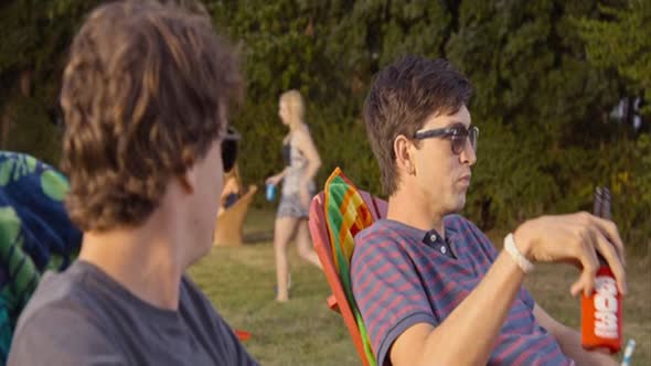Náhled Good.Kids.2016.DVDRip.x264.CZ-TreZzoR.mkv (4)