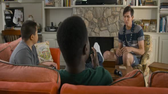 Náhled Good.Kids.2016.DVDRip.x264.CZ-TreZzoR.mkv (7)