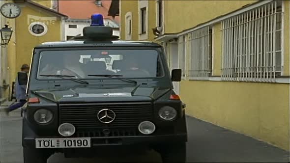 Náhled Big Ben - S01x09 Smrt v pivovaru (Tod in der Brauerei) - CZ.avi (4)
