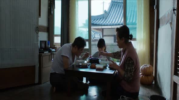 Náhled The Wailing.(Gokseong).2016.CZ titulky.BDRip.avi (1)