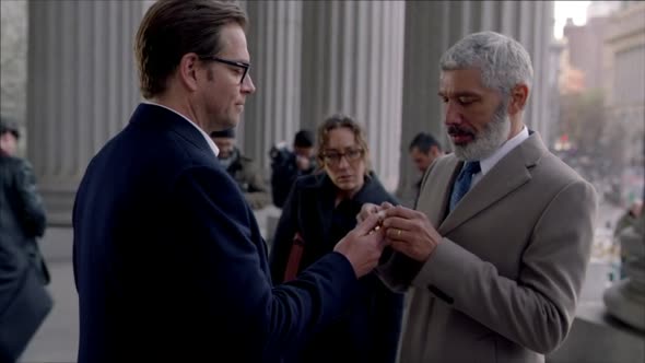 Náhled Bull.S01E01.HDTV.x264-LOL.mkv (2)