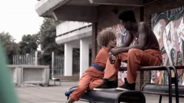 Náhled Zmetci-(Misfits)-s01e03.avi (2)