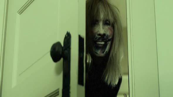 Náhled The-Caretaker-cz-tit.v-obraze.-hororovy-thriller-2016.avi (10)