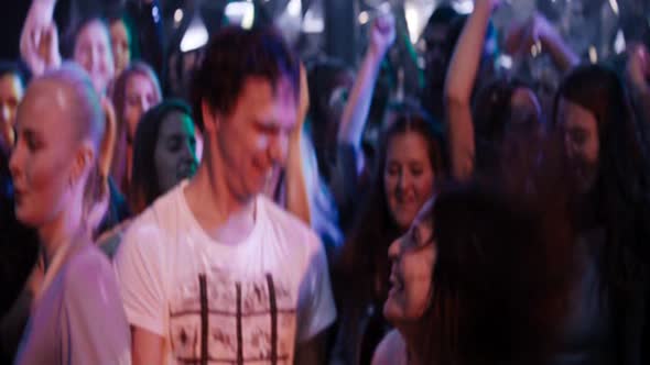 Náhled Decibely.Lasky.2016.DVDRip.Cz.avi (3)