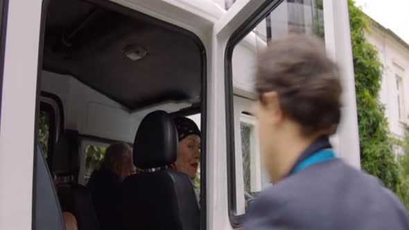 Náhled Decibely.Lasky.2016.DVDRip.Cz.avi (8)