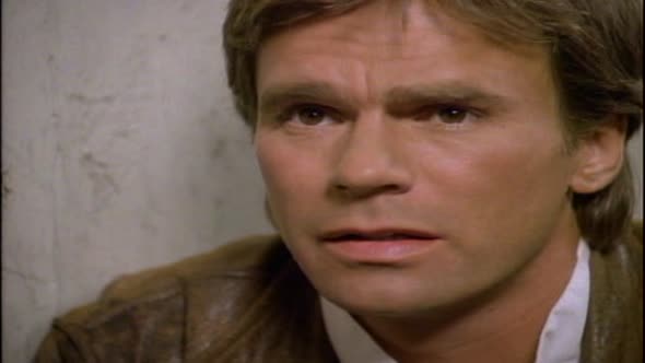 Náhled MacGyver S01E03 zlodej z budapesti (CZ).avi (4)