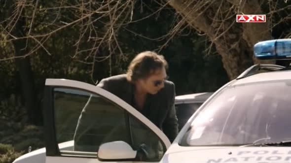 Náhled Bez hranic - Crossing lines S02E12 TVrip CZDAB.avi (4)