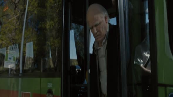 Náhled The.100.Year.Old.Man.Who.Climbed.Out.the.Window.and.Disappeared.2013.BDRip.XViD.MP3.CZ-GRiNGO.avi (1)