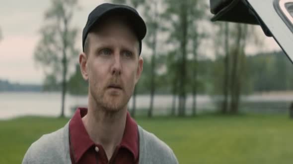 Náhled The.100.Year.Old.Man.Who.Climbed.Out.the.Window.and.Disappeared.2013.BDRip.XViD.MP3.CZ-GRiNGO.avi (4)