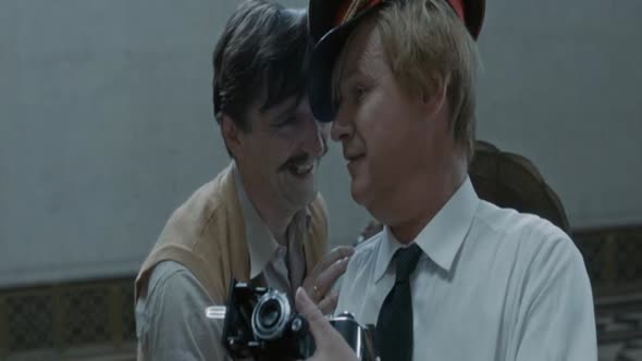 Náhled The.100.Year.Old.Man.Who.Climbed.Out.the.Window.and.Disappeared.2013.BDRip.XViD.MP3.CZ-GRiNGO.avi (7)