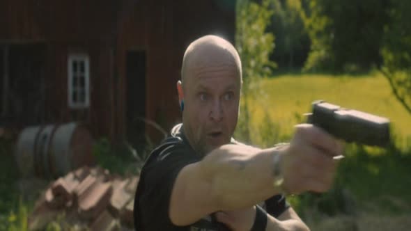Náhled The.100.Year.Old.Man.Who.Climbed.Out.the.Window.and.Disappeared.2013.BDRip.XViD.MP3.CZ-GRiNGO.avi (8)