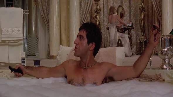 Náhled Scarface.1983.1080p.BRrip.x264.YIFY.mp4 (8)