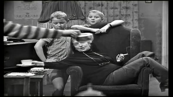 Náhled Taková normální rodinka 03 - Po svatbe (1971).avi (1)