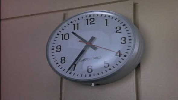 Náhled MacGyver.S01E01.DVDRip.XviD.CZ.avi (3)
