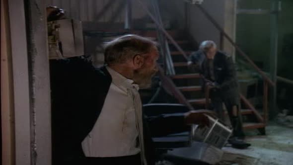 Náhled MacGyver.S01E01.DVDRip.XviD.CZ.avi (10)
