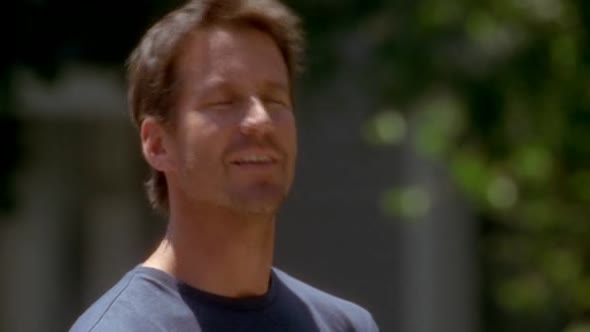 Náhled Zoufalé manželky - Desperate Housewives S01E02 DVDrip CZDAB.avi (3)