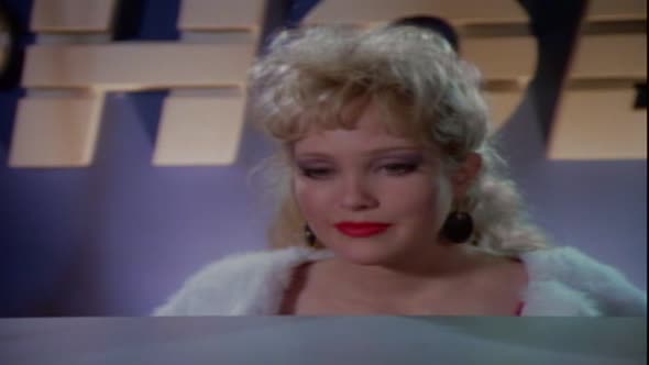 Náhled macgyver-04x13.behani.v.kruhu.fs.dvd.xvid.cz-cb.avi (2)