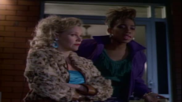 Náhled macgyver-04x13.behani.v.kruhu.fs.dvd.xvid.cz-cb.avi (5)