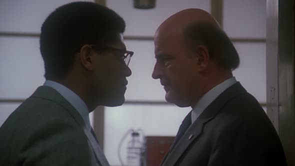 Náhled Rude.horko-Red.Heat.1080p.CZ.EN.DTS.x264.1988.mkv (10)