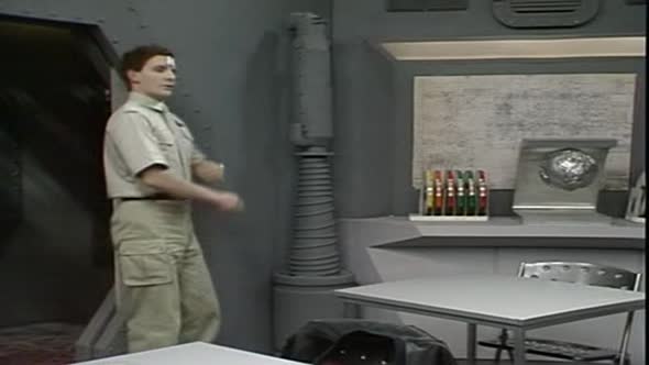 Náhled Červený trpaslík - Red dwarf S01E03 DVDrip CZDAB.avi (8)