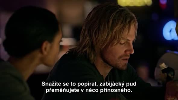Náhled Arrow-S04E01---cz-tit..avi (4)