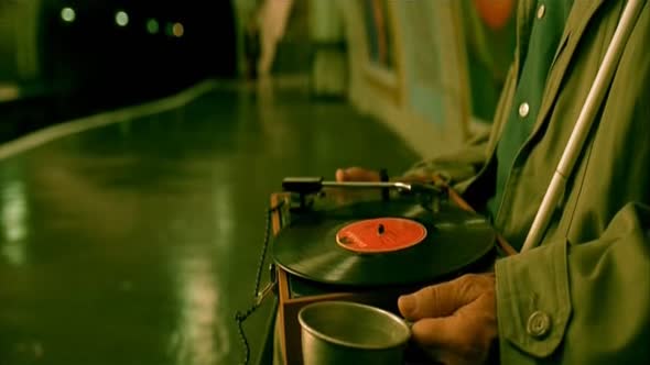 Náhled Amelie-z-Montmartru-2001-DvDRip.XViD.CZ.-by-DeeJay-Snoopy77.avi (2)