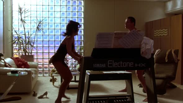 Náhled The-Running-Man.CZ.ENG.1987.1080p.BluRay.x264.DTS.mkv (2)