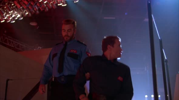 Náhled The-Running-Man.CZ.ENG.1987.1080p.BluRay.x264.DTS.mkv (4)