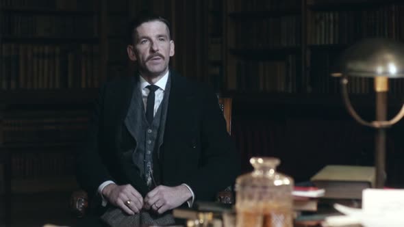 Náhled Peaky.Blinders.S03E03.HDTV.x264-RiVER.mkv (1)