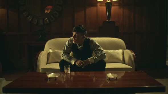 Náhled Peaky.Blinders.S03E03.HDTV.x264-RiVER.mkv (9)