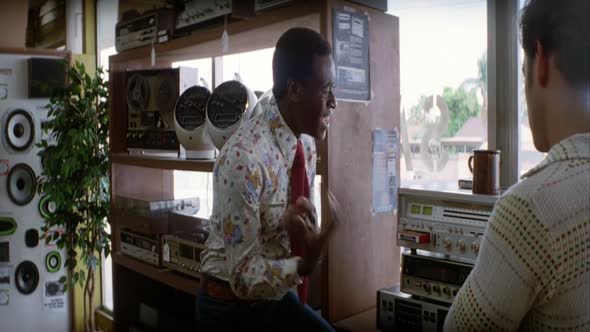 Náhled Boogie-Nights-1997-PROPER-BluRay-720p-x264-Ganool.mkv (1)