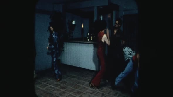 Náhled Boogie-Nights-1997-PROPER-BluRay-720p-x264-Ganool.mkv (5)