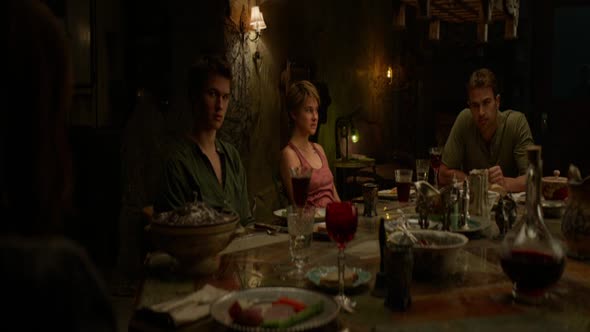 Náhled Resistence-2-(Insurgent)-sci-fi.BDRip-(2015)-CZ-dab...avi (3)