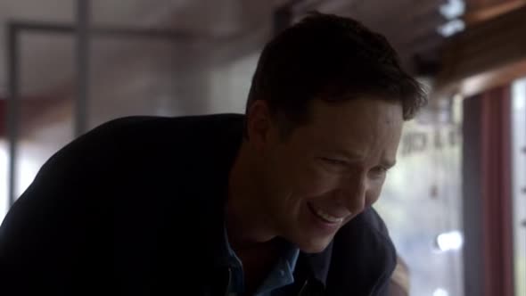 Náhled Skandal---Scandal-(-serial-2012-)-CZ-S01E05---Prudky-pad.avi (2)