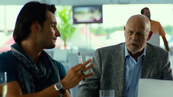 Náhled Focus.2015.480p.BDRip.XviD.DD5.1.CZ-HiDE.avi (6)