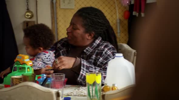 Náhled Shameless.S01E10.BDRip.XviD-REWARD.avi (1)