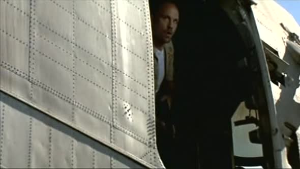 Náhled CON AIR - NICOLAS CAGE - DRAMA - CZdabing.avi (8)