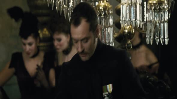 Náhled Sherlock.Holmes__A.Game.Of.Shadows._2011__1080p_BRRip_1.84GB_scOrp_CZ.mkv (2)