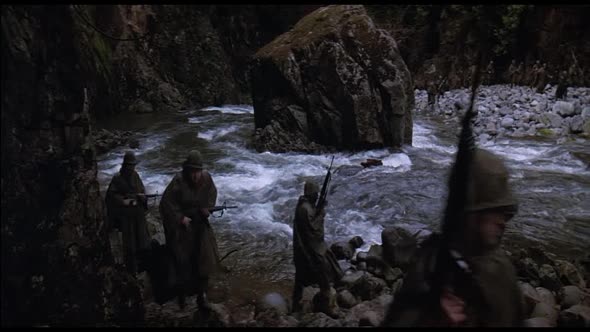 Náhled RAMBO - PRVNÍ KREV 1982 HD CZ dabing.avi (7)