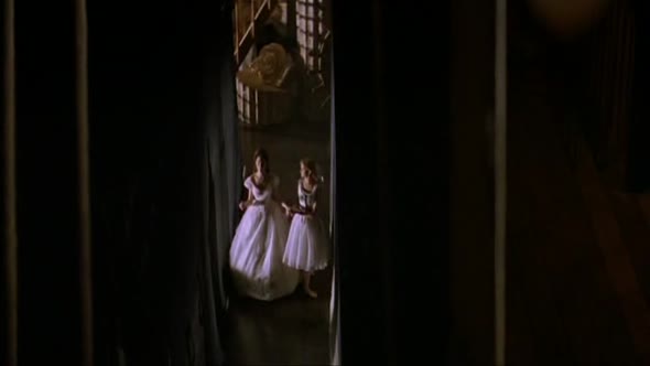 Náhled Fantom-opery-(The-Phantom-of-the-Opera)-CZ-Dabing-(2004)-DVDRip-Slušná-Kvalita.avi (2)