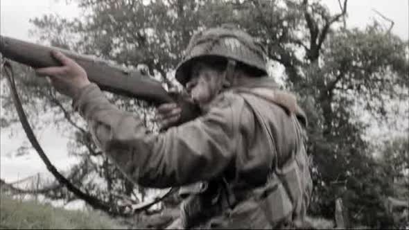 Náhled Bratrstvo_neohrozenych_02_DVDRip_CZ.avi (9)